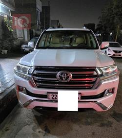 تۆیۆتا لاند کروزەر